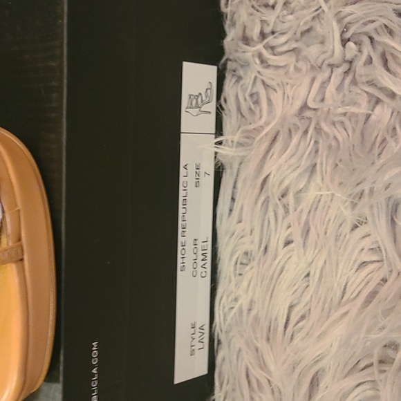 Heels - Picture 4 of 4